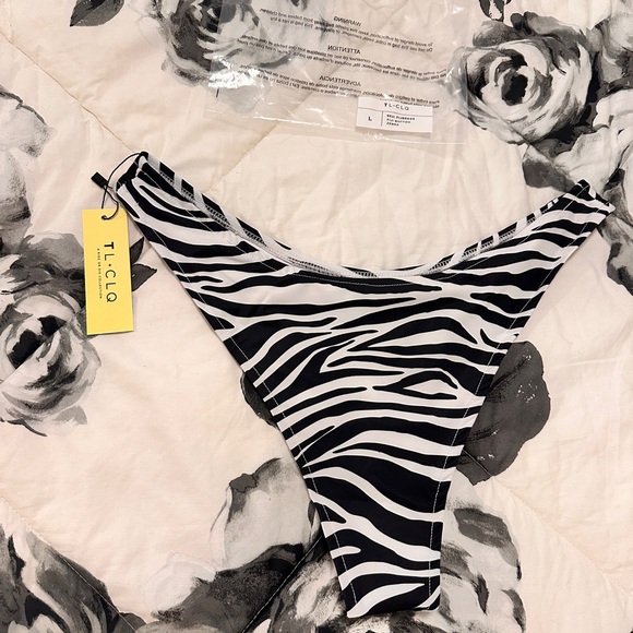 Zebra Bottom - Picture 2 of 5